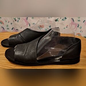 EUC Vince Tabitha Black Leather Asymetric Neutral Casual Slide Sandal Shoe SZ 8M